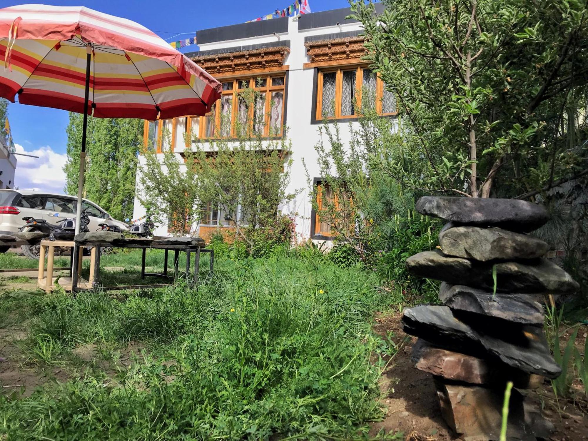 Sponbo Guest House, Leh Exterior foto